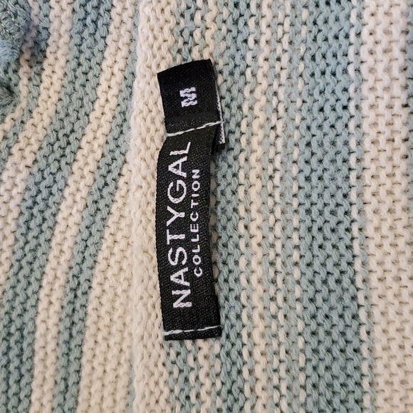 Nasty Gal Cropped Bell Sleeves Sweater Size Medium - Picture 6 of 6